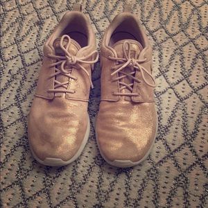 Pink Nike’s with original insole